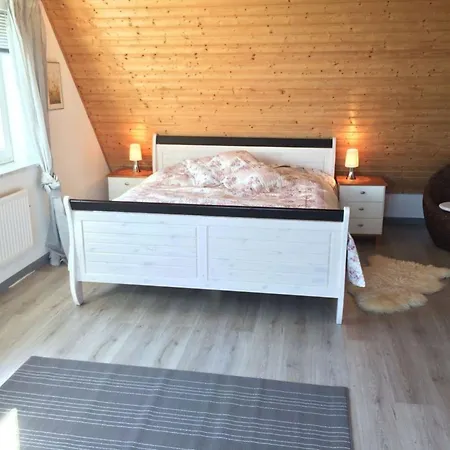 With 3 Bedrooms * Poppenbull