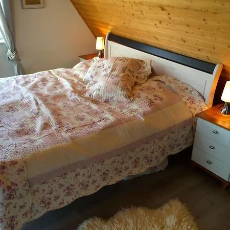 With 3 Bedrooms * Poppenbull
